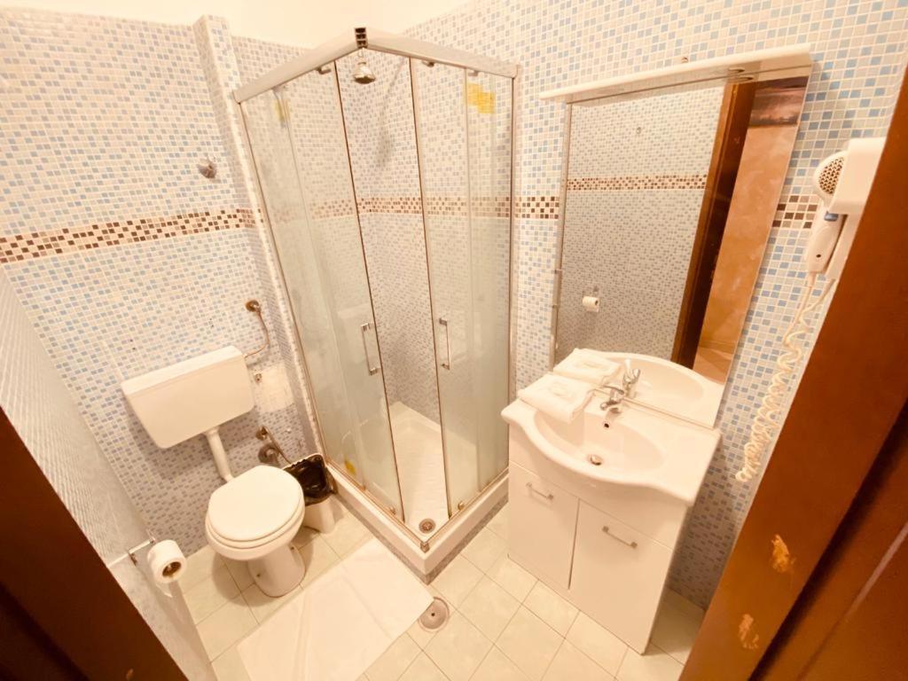 Botel Inn Róma Kültér fotó