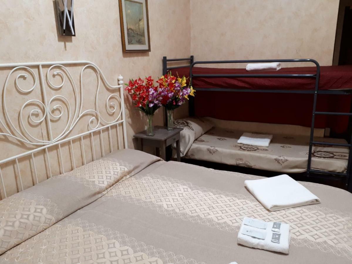 Botel Inn Róma Kültér fotó